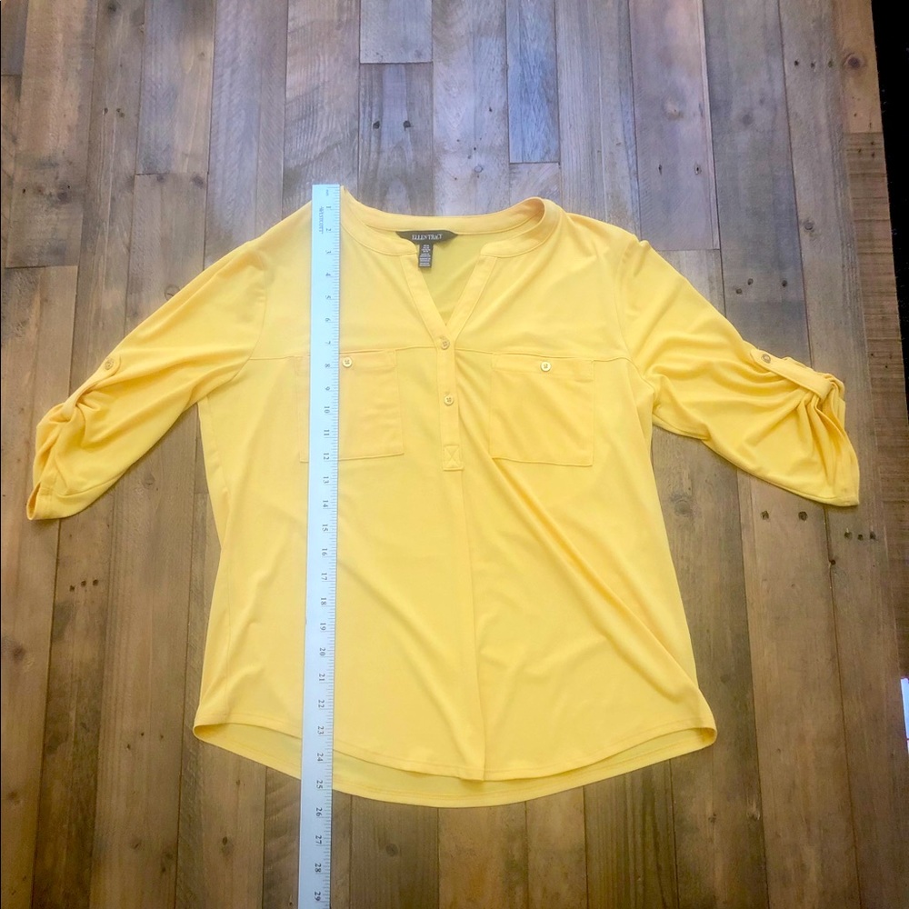 Women’s size medium Ellen Tracy lemon blouse.